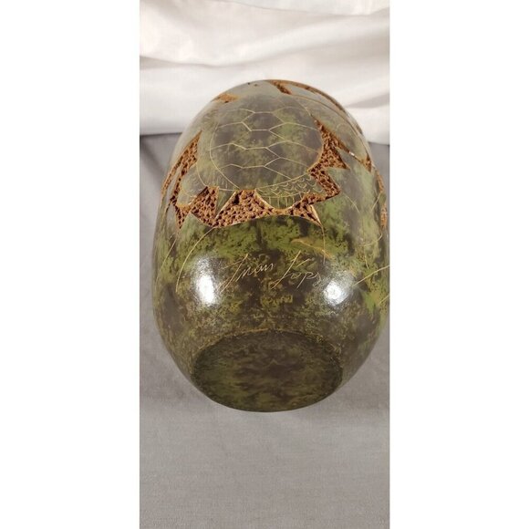 Nicaraguan Sgraffito Pottery Vase Hand Carved Etched Signed Green Sea Turtle 7" - Picture 8 of 12